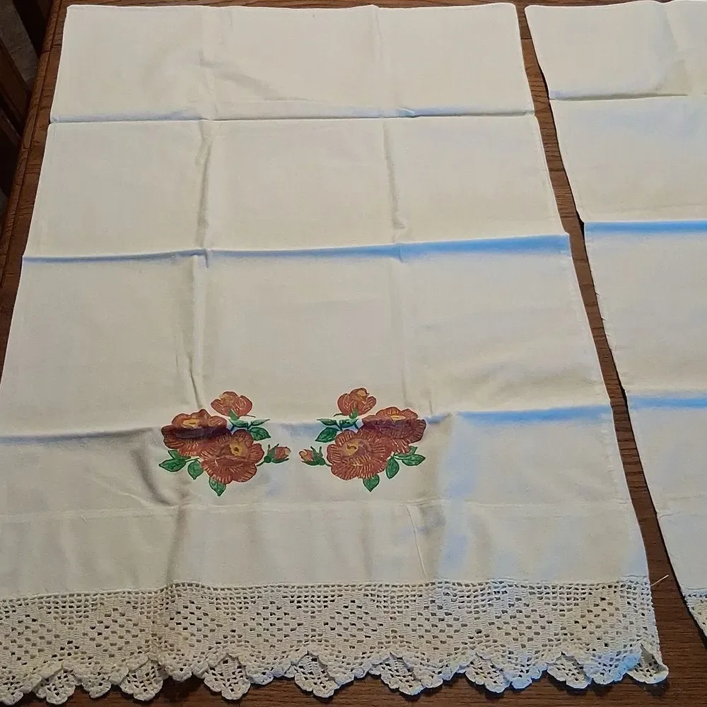 Vintage Pair Of Pillowcases With Painted Roses And Tatted Lace‎ Edge.